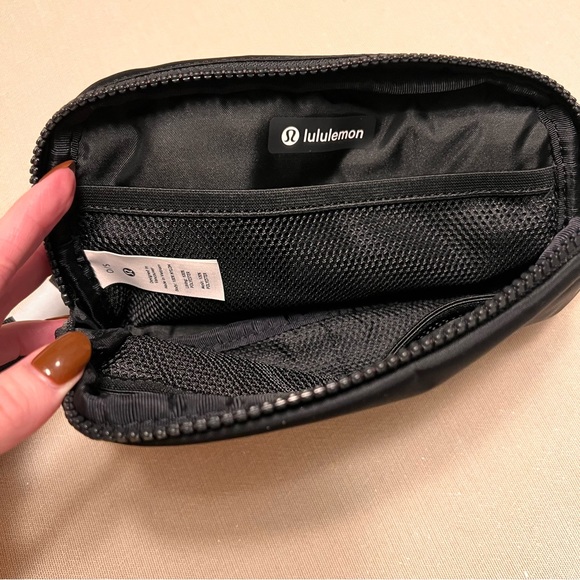 NWT Lululemon Everywhere Belt Bag - Picture 6 of 9